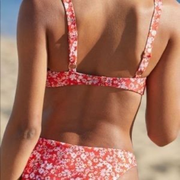 🔥LAST 1🔥LA Hearts ‘Knot’ Floral Bikini Top - Picture 3 of 8